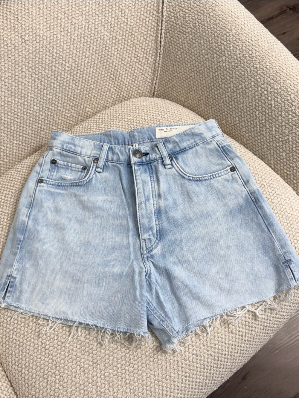 Rag & Bone light  Wash Denim Frayed Hem Shorts  size 24